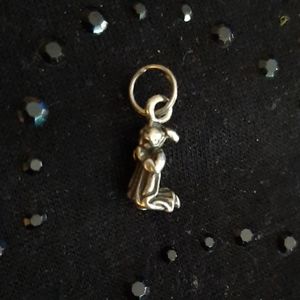 Praying little girl charm 925 silver. E3